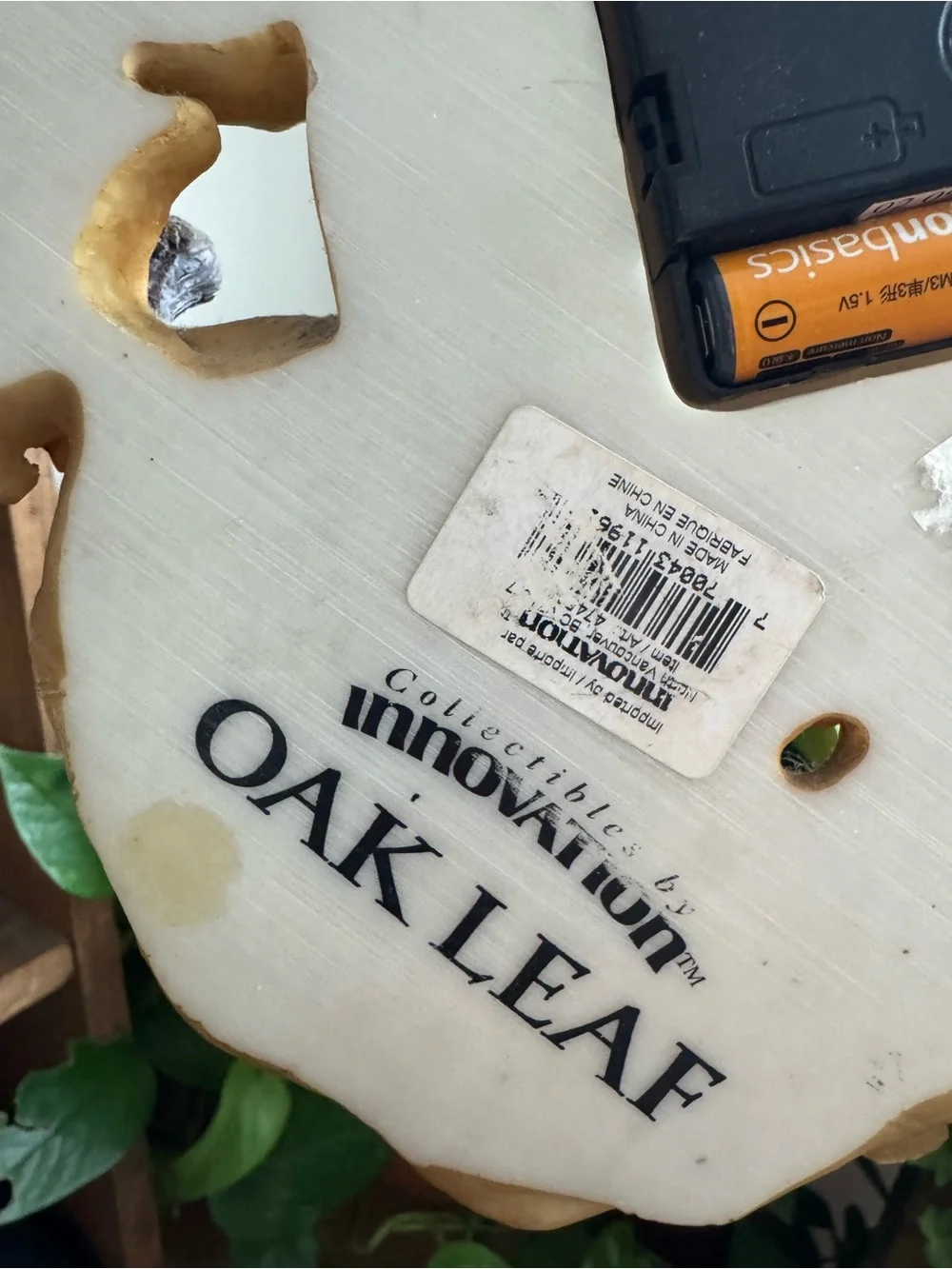 1998 Innovation Vancouver Oak Leaf Face Collection Wall Clock